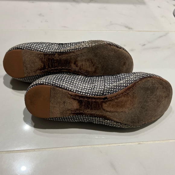 Tory Burch Caroline Elastic Flat - Picture 3 of 3